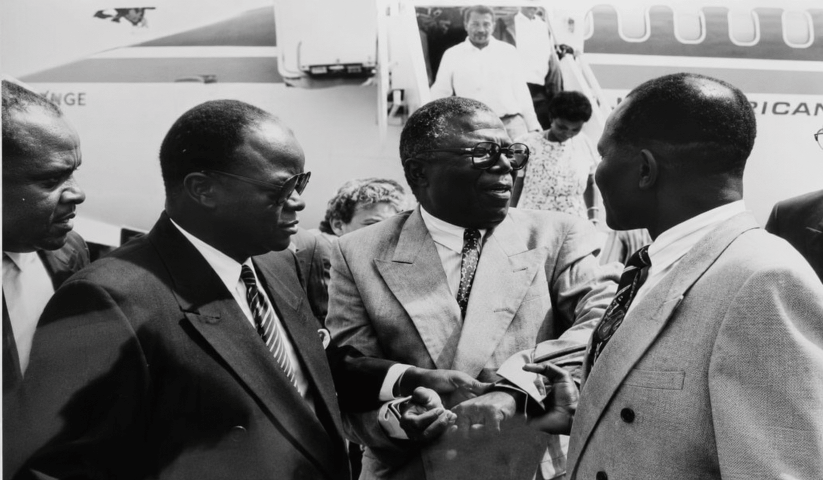 Chakufwa Chihana being arrested on arrival in Malawi